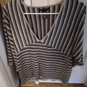 New York & Co Top. Size - xl.